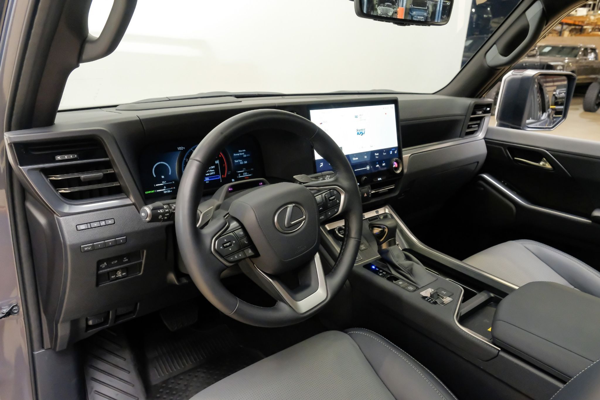 2025 Lexus GX - photo 2
