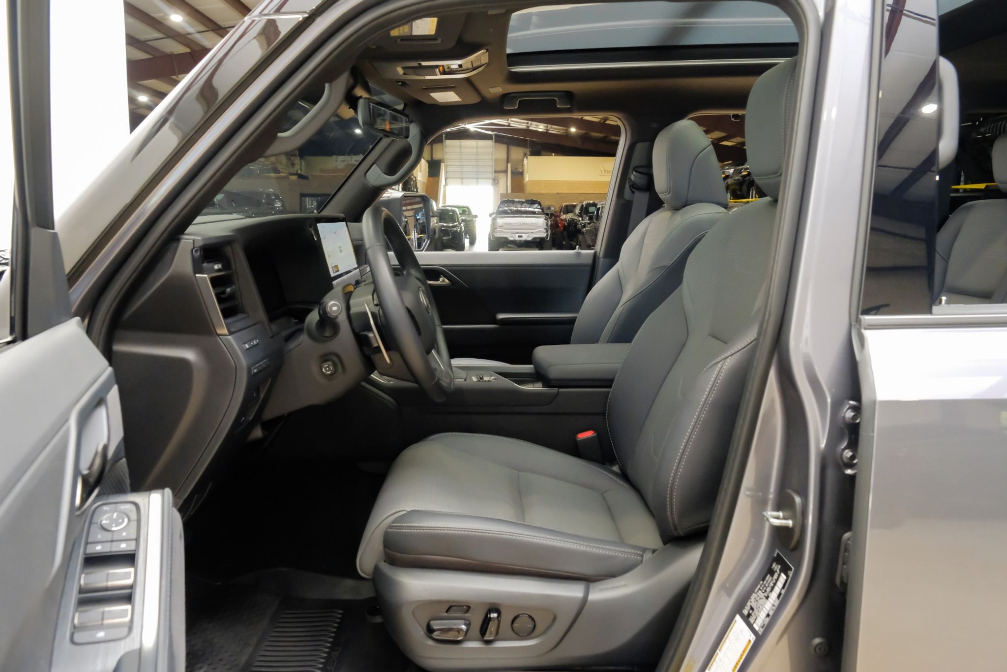 2025 Lexus GX - photo 3