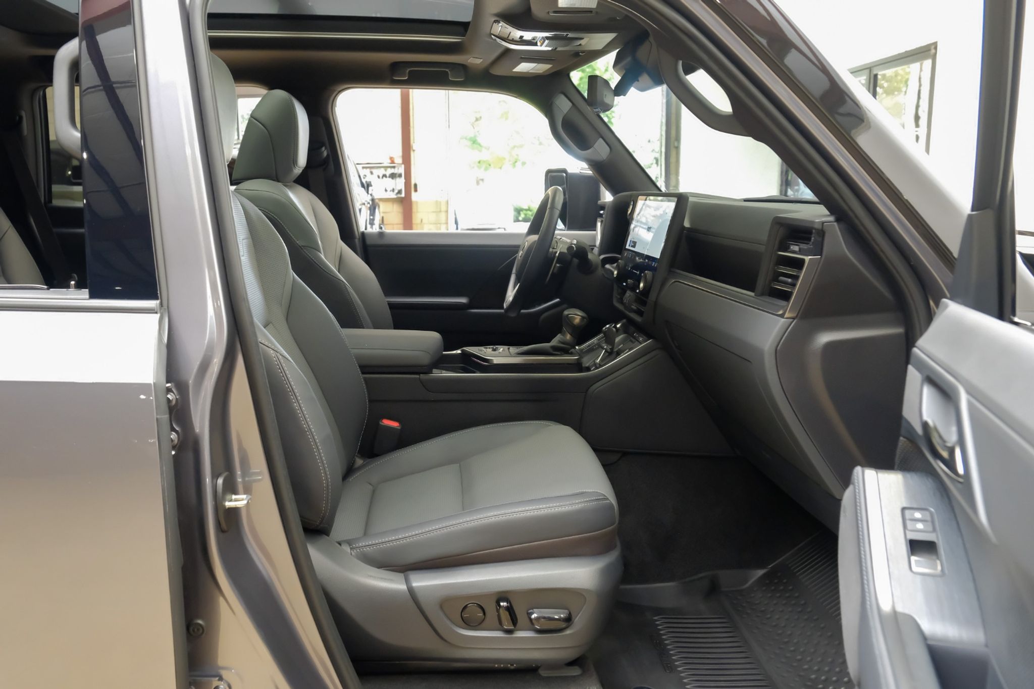 2025 Lexus GX - photo 4