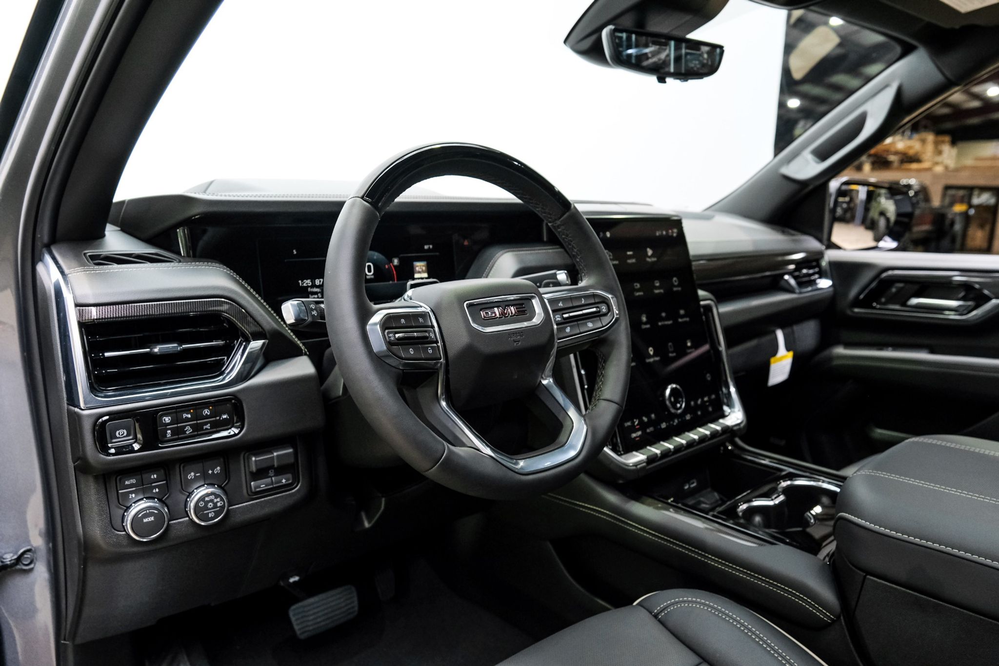 2026 GMC Yukon - photo 2