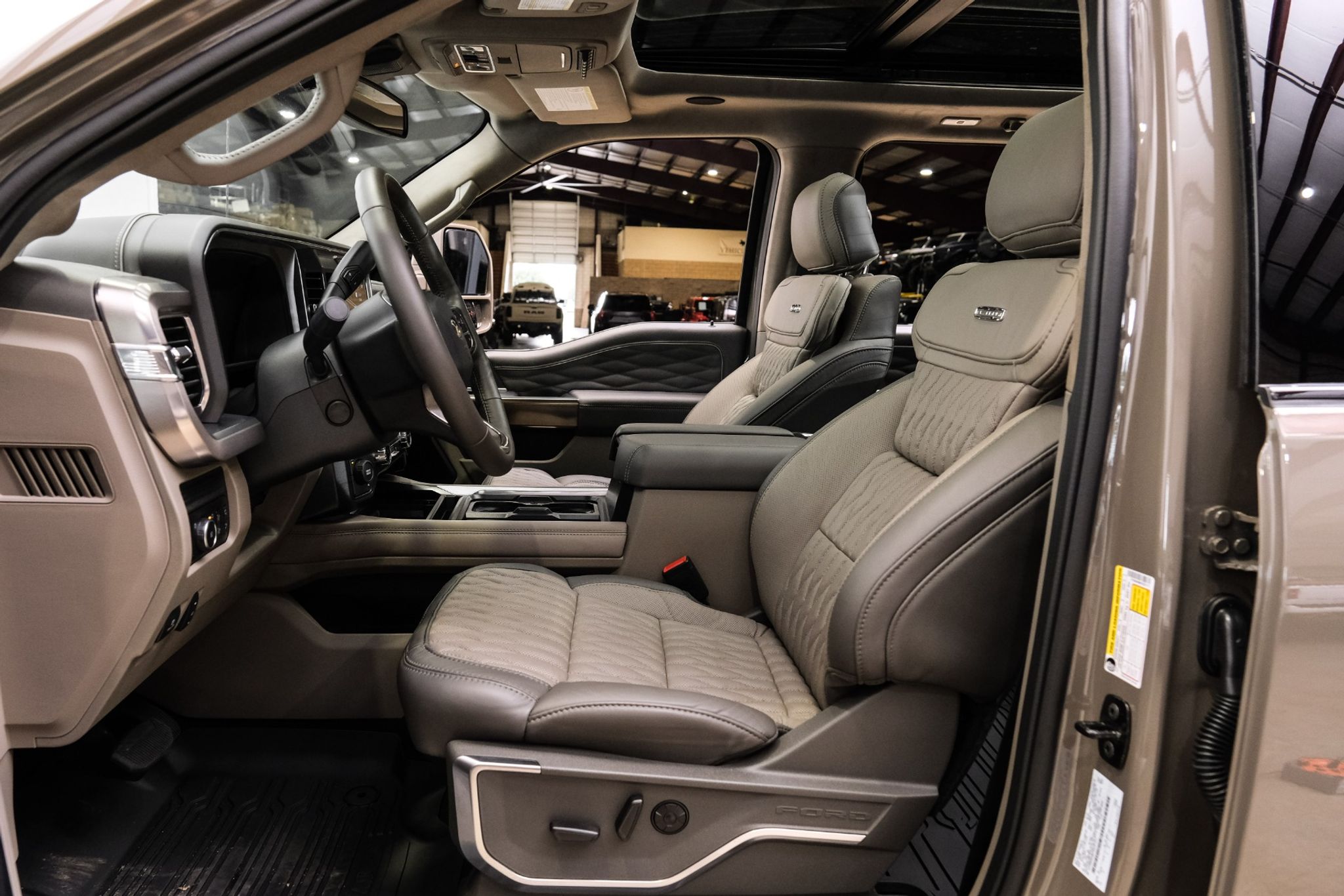2026 Ford F-450 Super Duty - photo 3